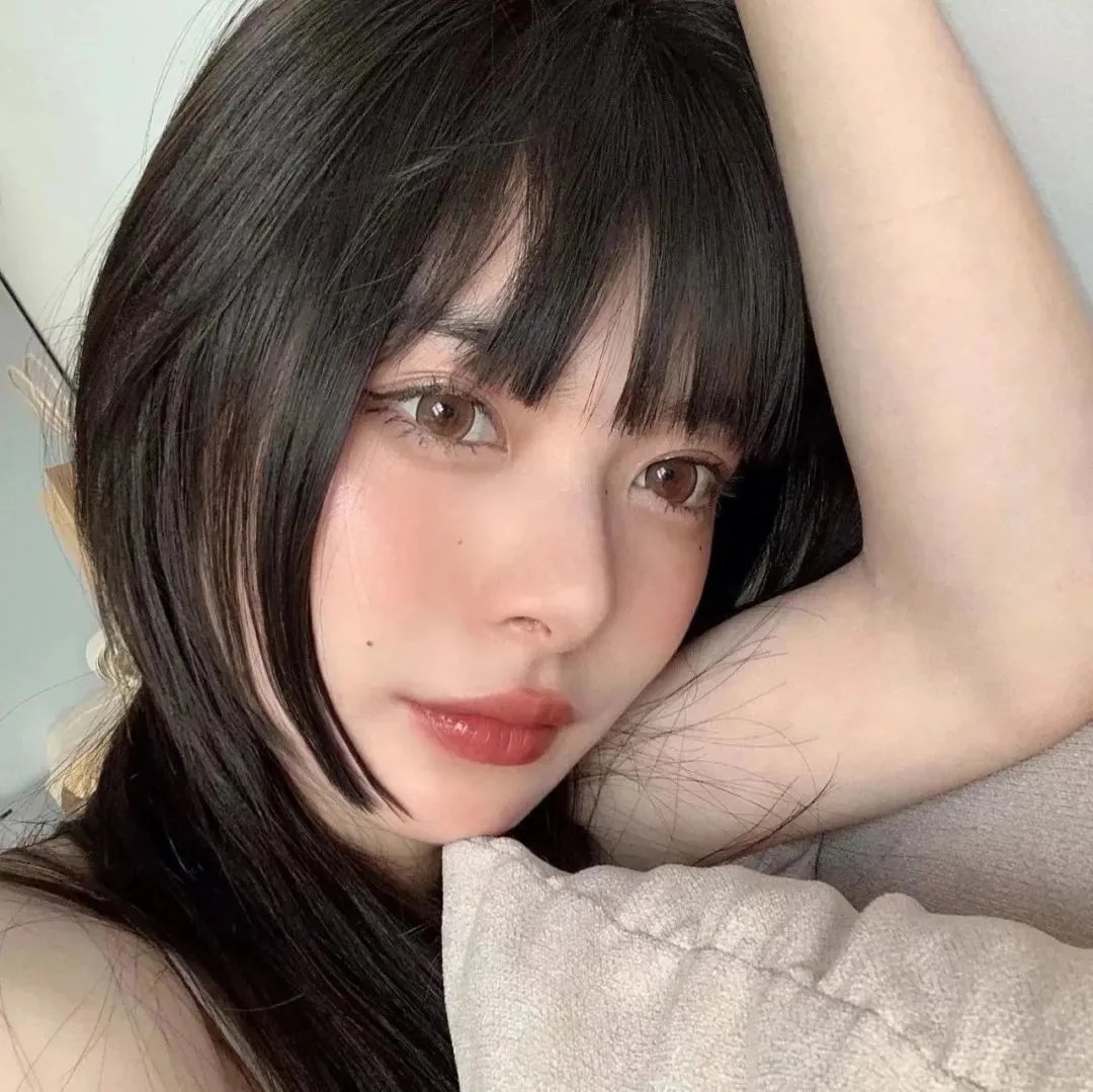 有色彩的女子